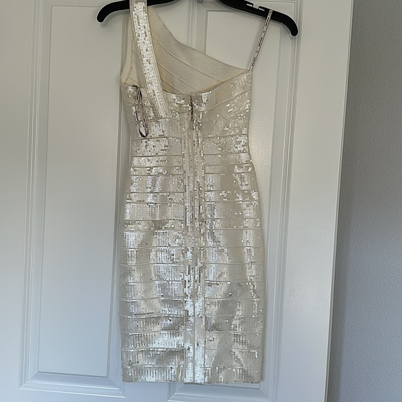 Gorgeous Herve Leger dress. - Picture 4 of 5